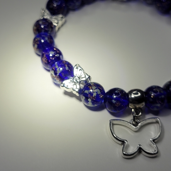 NWT Glow In The Dark Violet Firefly Glass Stretch Bracelet Silver Butterflies - Picture 4 of 8